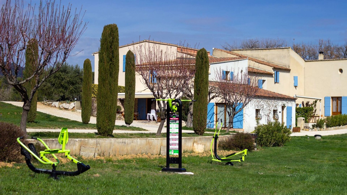 Peypin-d'Aigues Apartment | Apartment with pool and terrace at the foot of the Luberon