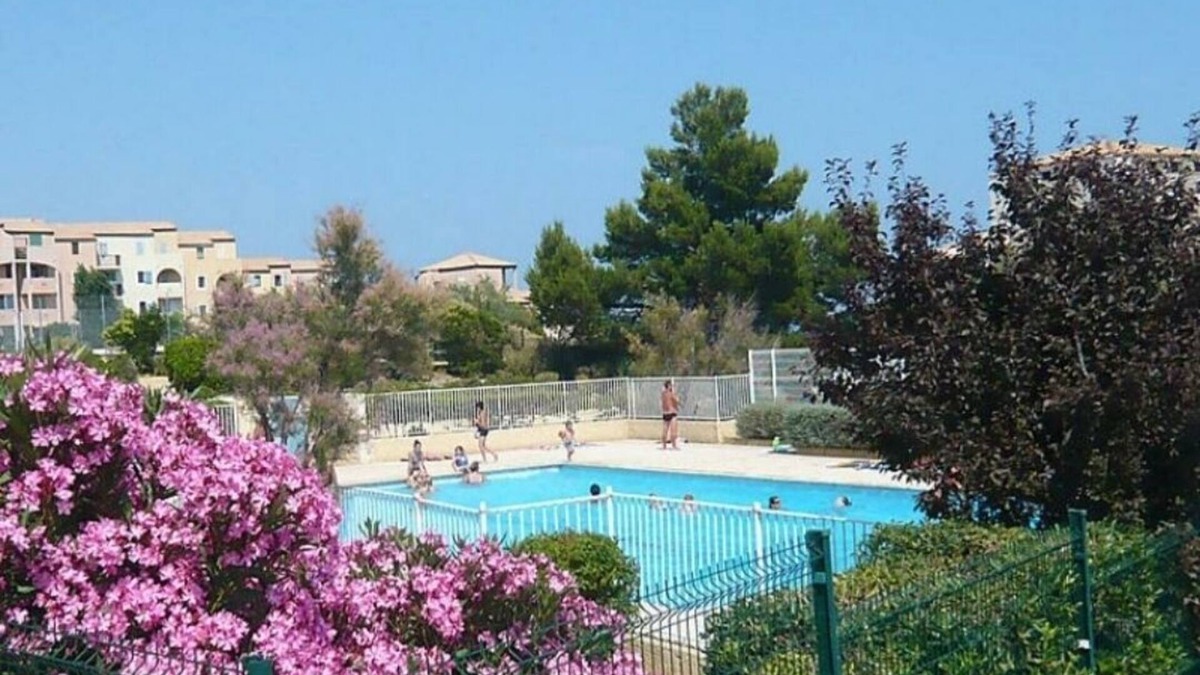 Foulquines Apartment | Apartment with garden and pool
