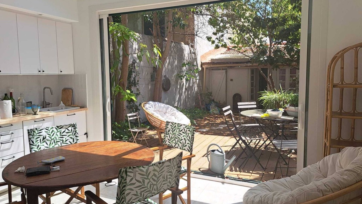 Notre-Dame du Mont Apartment | Apartment with garden in the heart of Cour Julien, Marseille