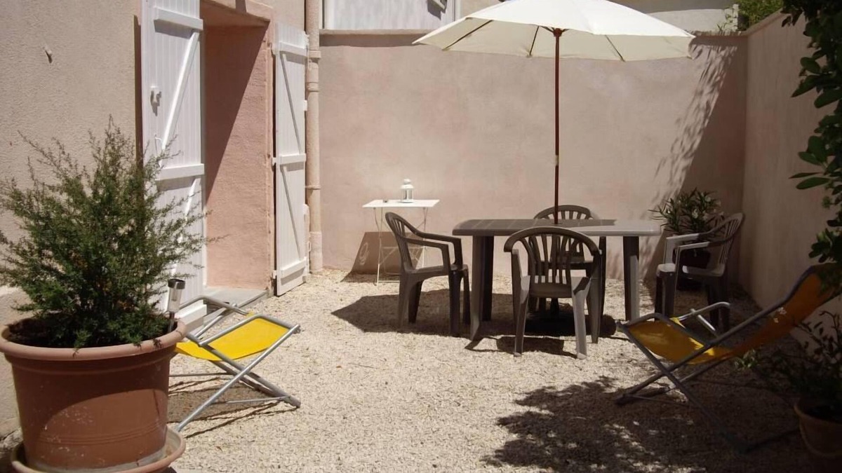 8th Arrondissement Apartment | Apartment with garden by the sea