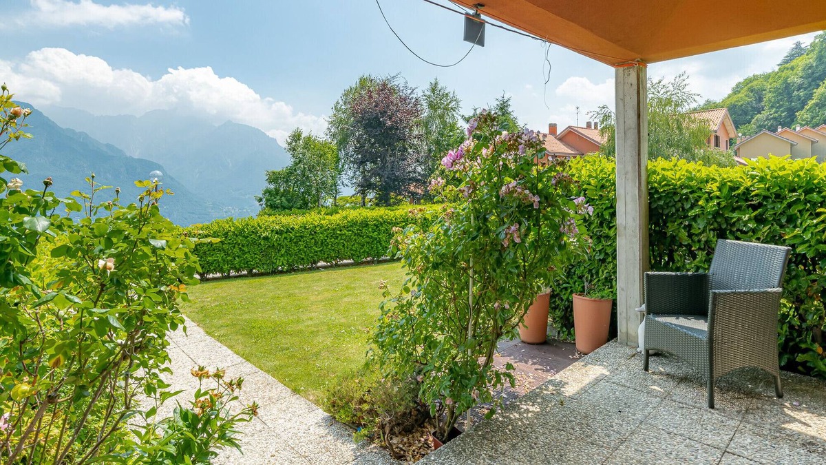 Lanzo d'Intelvi Apartment | Apartment with garden overlooking the lake and mountains just 10 minutes from Bellagio