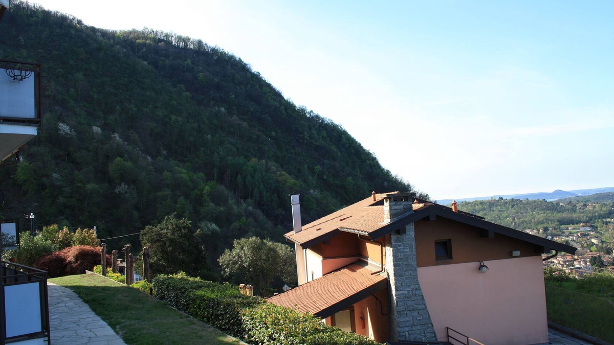 Laveno Apartment | Apartment with stunning views over Lake Maggiore and the Borromean Islands