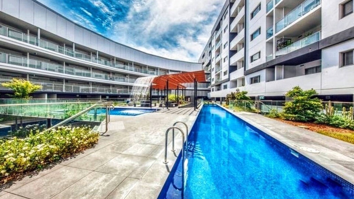 Greenway Apartment | Apartment with lake view