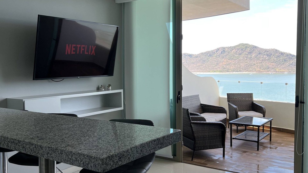 Las Gaviotas Apartment | Apartment with ocean view and private access to the beach