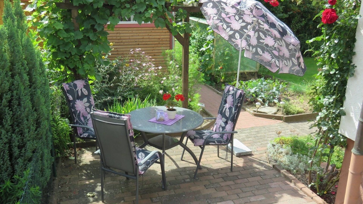 Grossheubach Apartment | Apartment with outdoor seating under the vines | 3 * stars