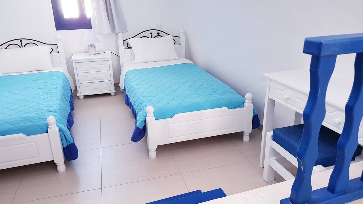 Perivolos Apartment | Apartment with Οutdoor Hydro-Massage @ White & Blue