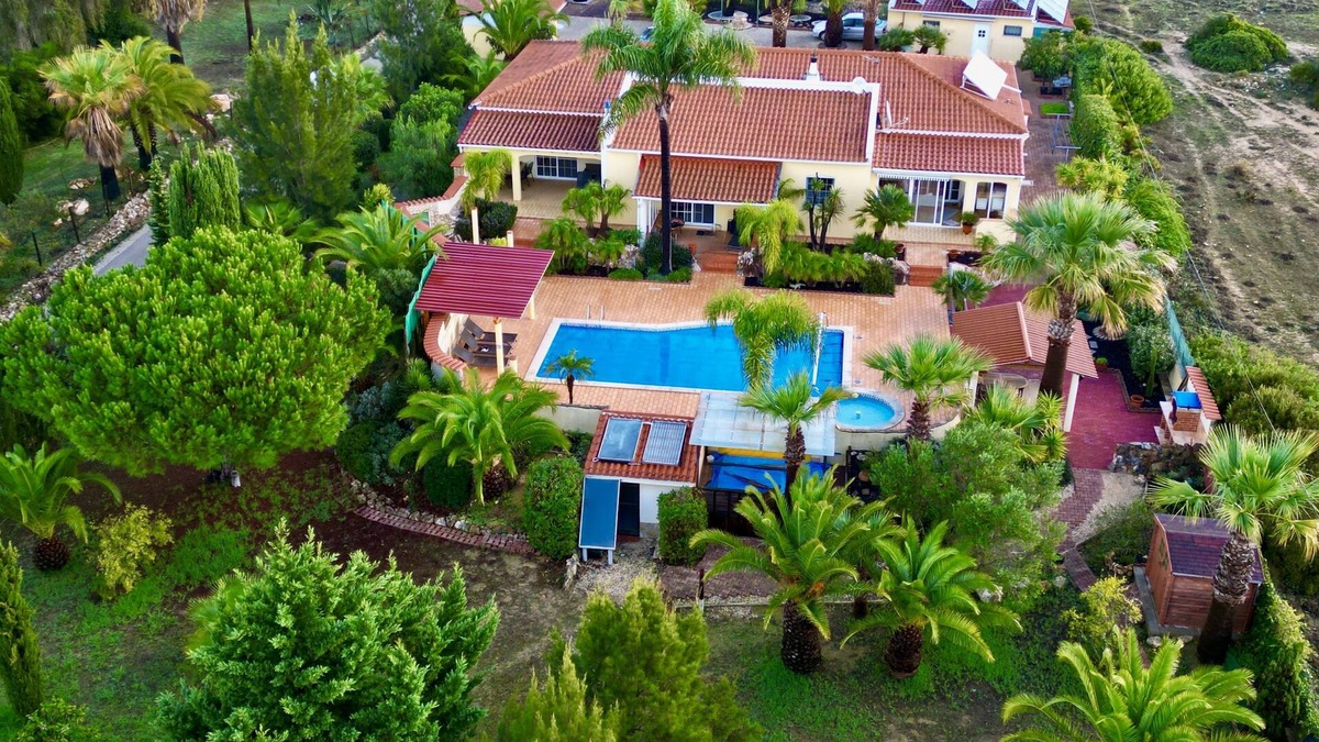 Burgau Apartment | Apartment with pool in a quiet location and beautiful garden