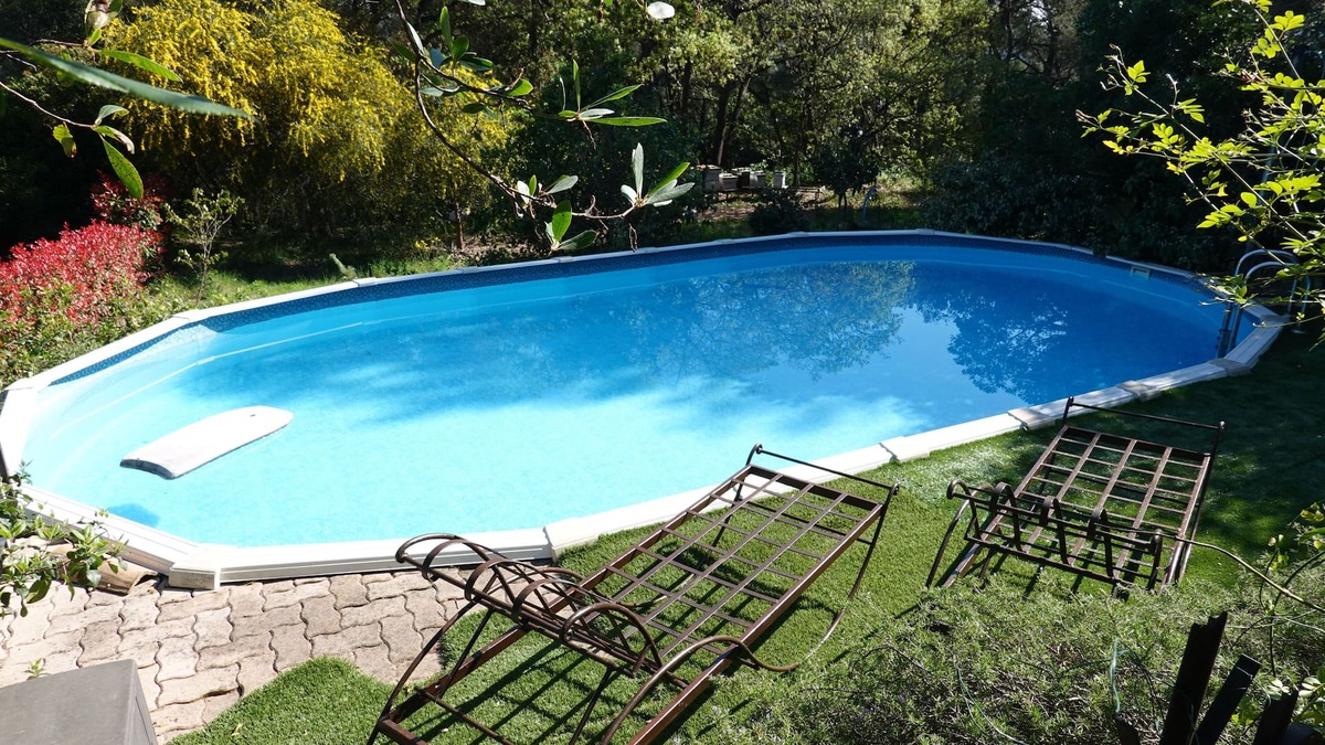 Ollioules House | Apartment with private pool surrounded by vegetation