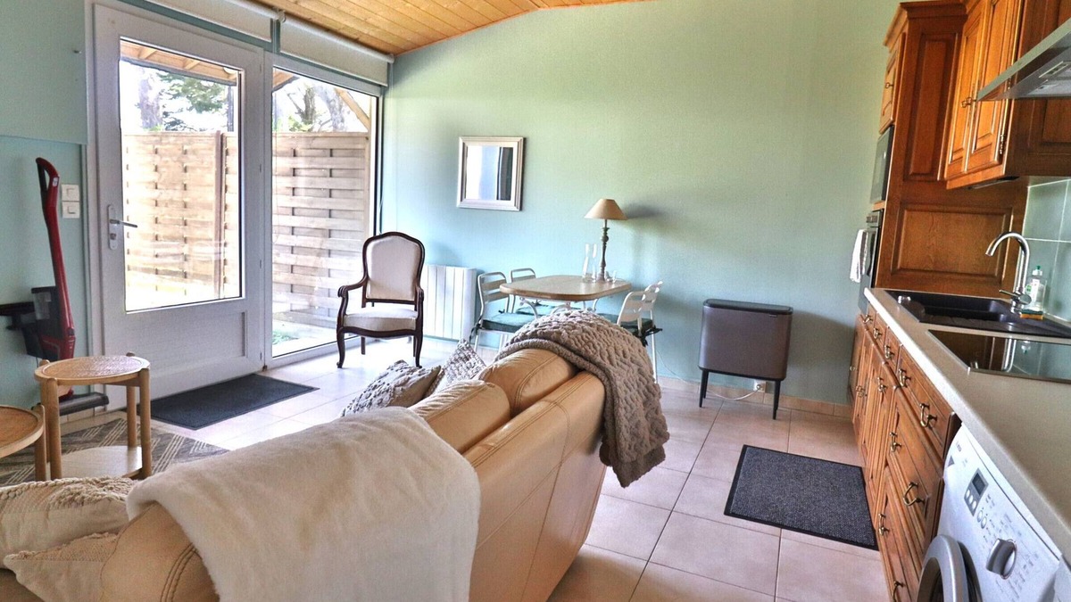 Groix Apartment | Apartment with private garden and modern amenities