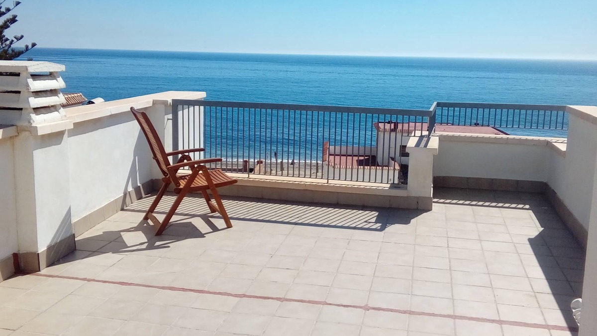 Carboneras Apartment | Apartment with Roof Terrace next to the Beach