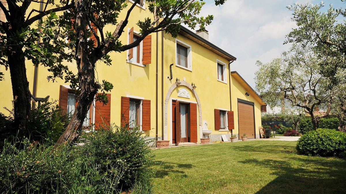 Colà Di Lazise House | APARTMENT WITH SEPARATE ENTRANCE WITH PRIVATE GARDEN