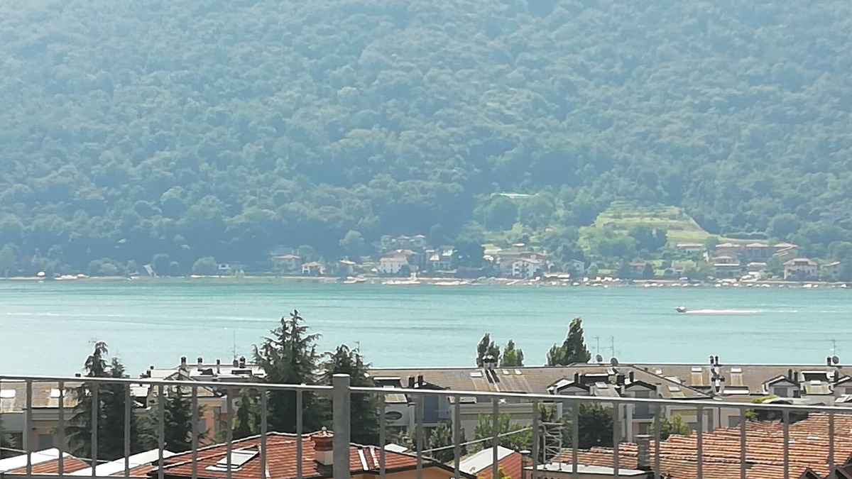 Sarnico Apartment | Apartment with solarium overlooking the lake near the center and the lakefront