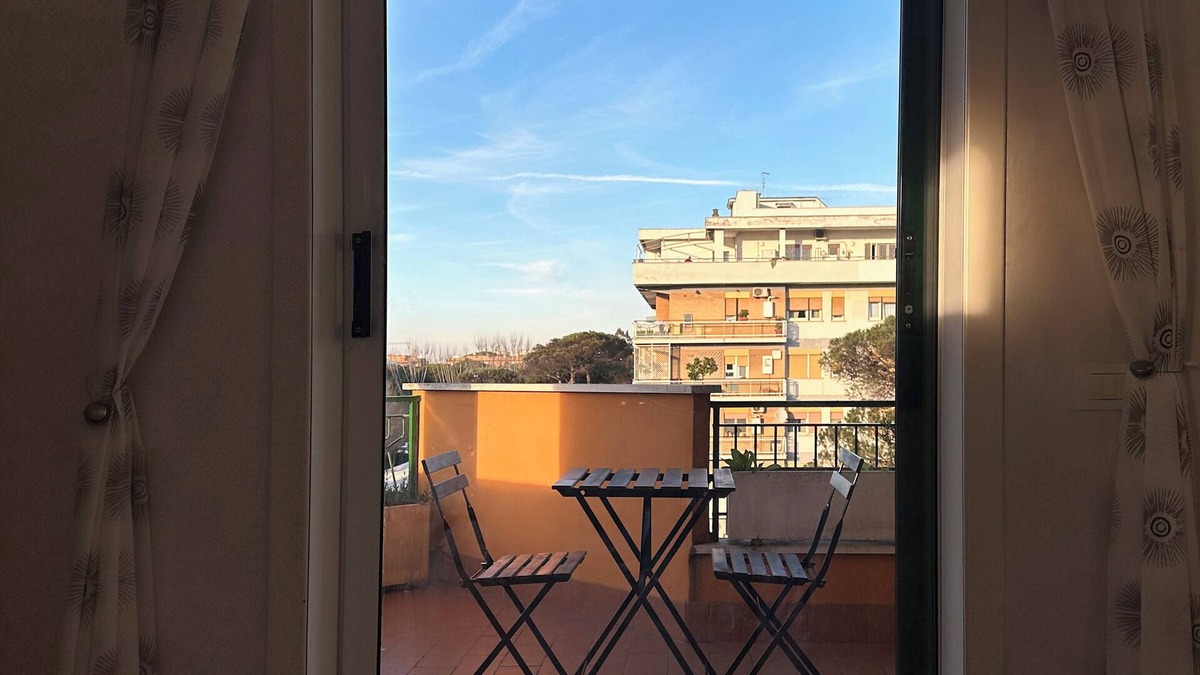 Quartiere XXXIV Lido di Ostia Levante Apartment | Apartment with terrace, close to the beach and the historic center of Ostia.