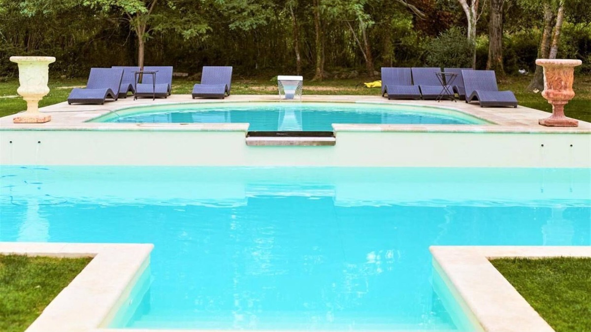 Saint-Gilles Apartment | Apartment with terrace and swimming pool in the heart of the Camargue