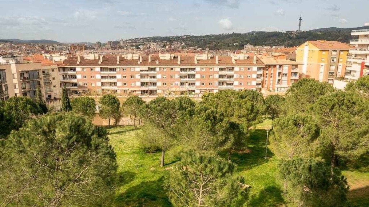 Girona Apartment | Apartment with terrace and private parking, Girona