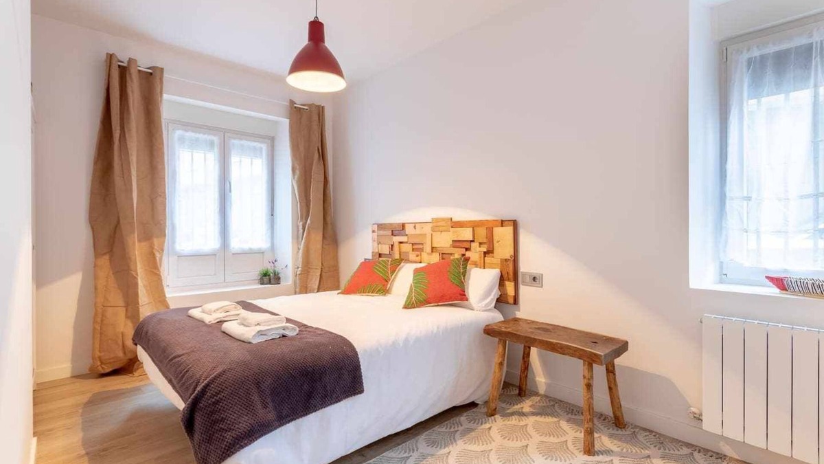 Basauri Apartment | Apartment with terrace next to a metro station