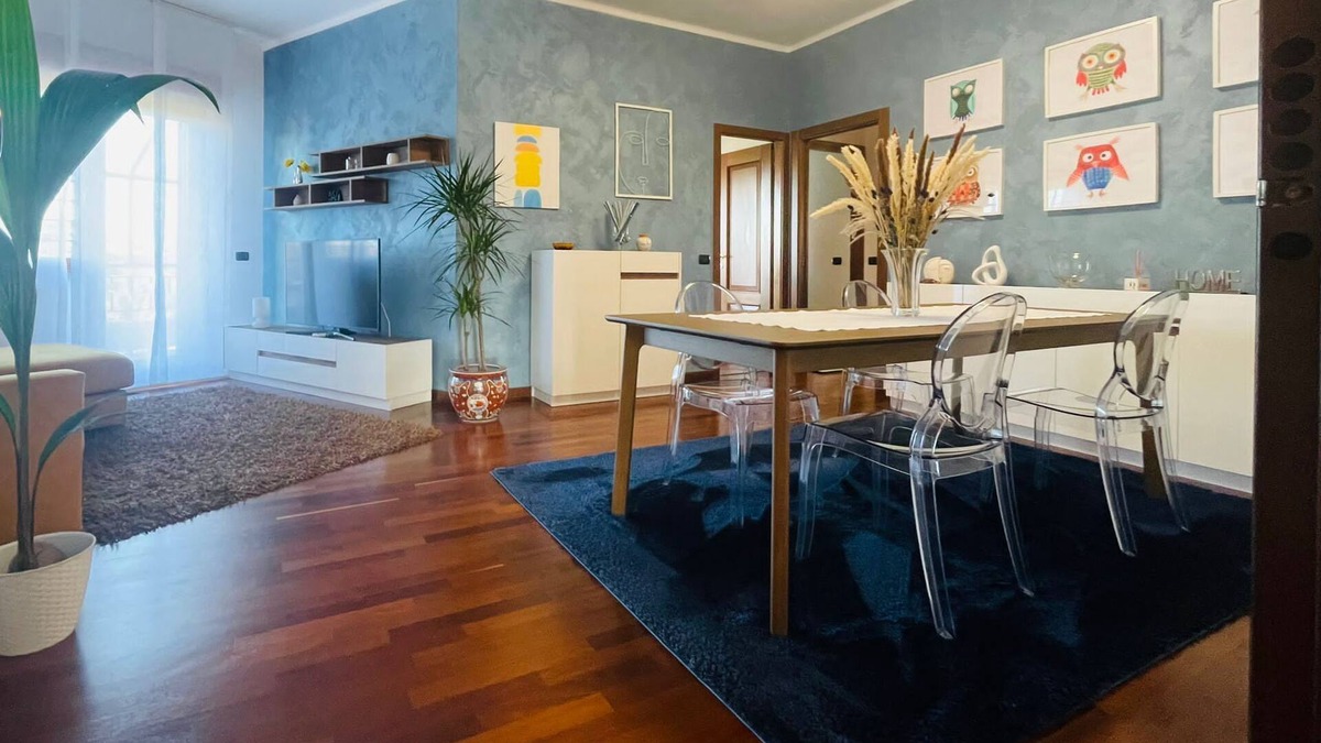 Zona LIII Tomba di Nerone Apartment | Apartment with whirlpool shower tub, well connected to the center of Rome.