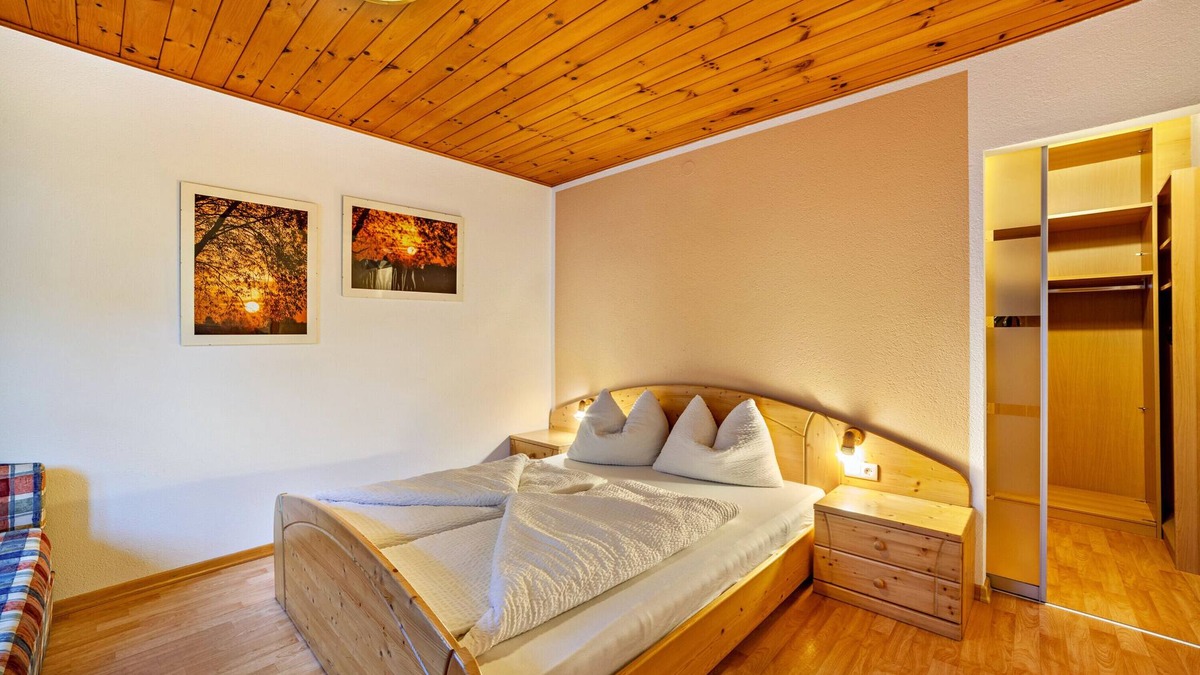 Laces Apartment | Apartment 'Wohnung Morgenduft Schnalserhof' with Mountain View, Shared Terrace and Wi-Fi