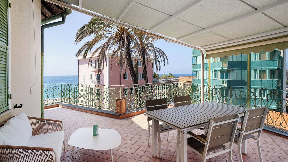 Bordighera House | Apartment 'Wonderful Flat By Sea Chez Monique' with Sea View, Private Terrace and Wi-Fi