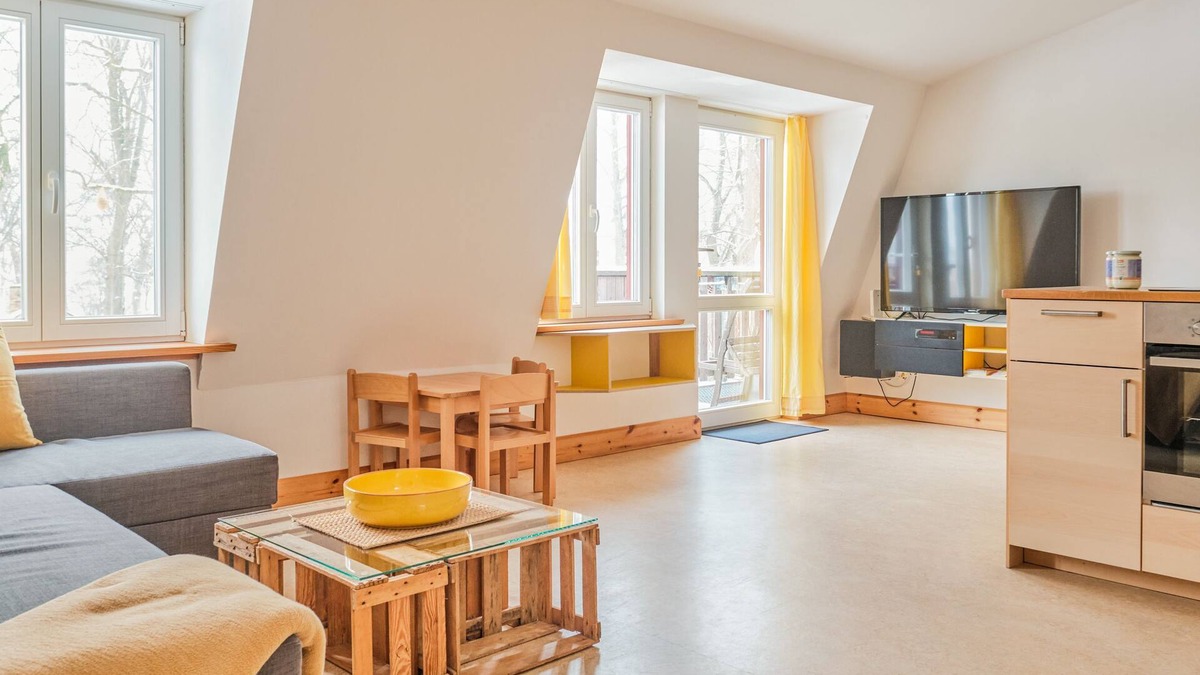 Schwerin Apartment | Apartment yellow - holidays on the organic farm