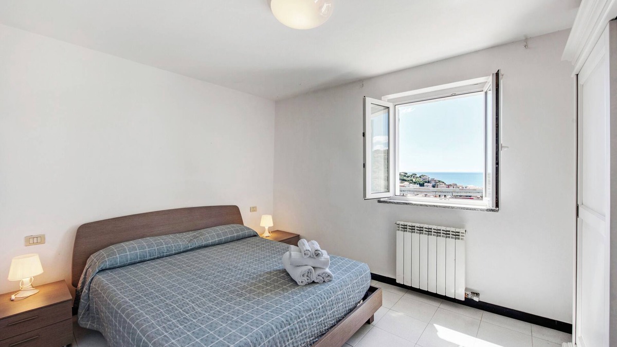 Celle Ligure Apartment | Apartment 'Zafferano Suites - Basilico' with Shared Garden and Wi-Fi