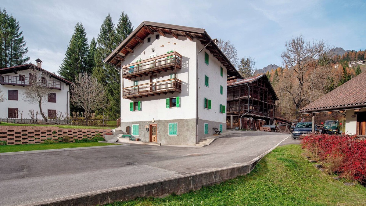 Falcade Apartment | Apartment 'Zopel' with Mountain View, Shared Garden and Wi-Fi