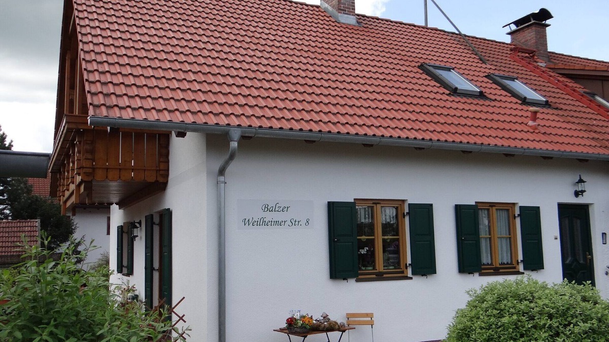 Wielenbach Apartment | Apartment 'zwischen München und Garmisch' with Balcony