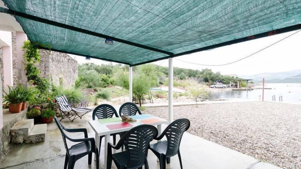 Putnikovic Apartment | Apartments Ereš Zuronja-One-Bedroom Apartment with Sea View 3