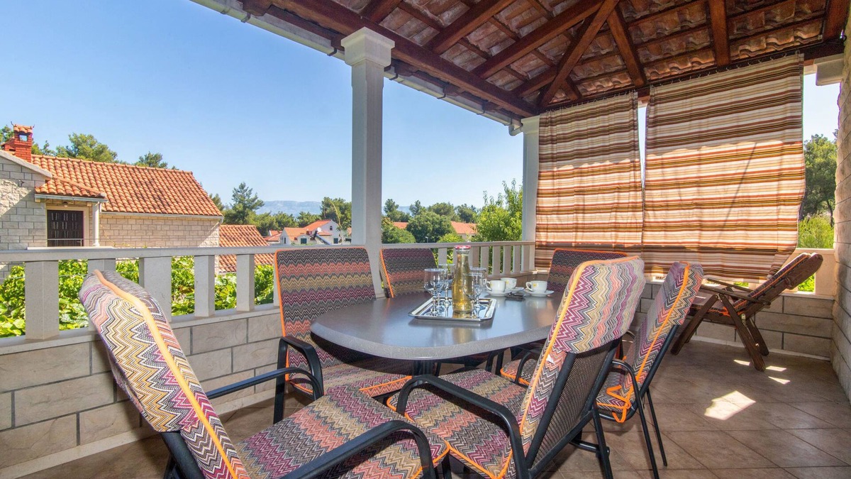 Mirce Apartment | Apartments Jakov (41861-A2) - Mirca - island Brac