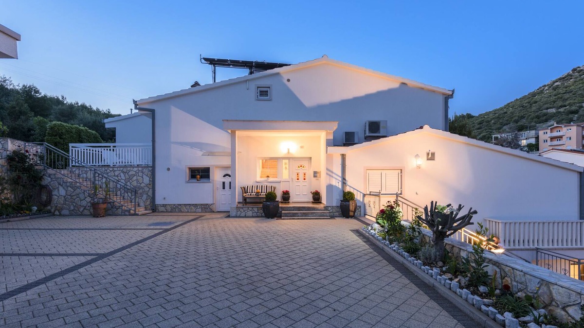 Marina Apartment | * Apartments Kaskada with sea view in Marina at Trogir * 100 meters to the beach