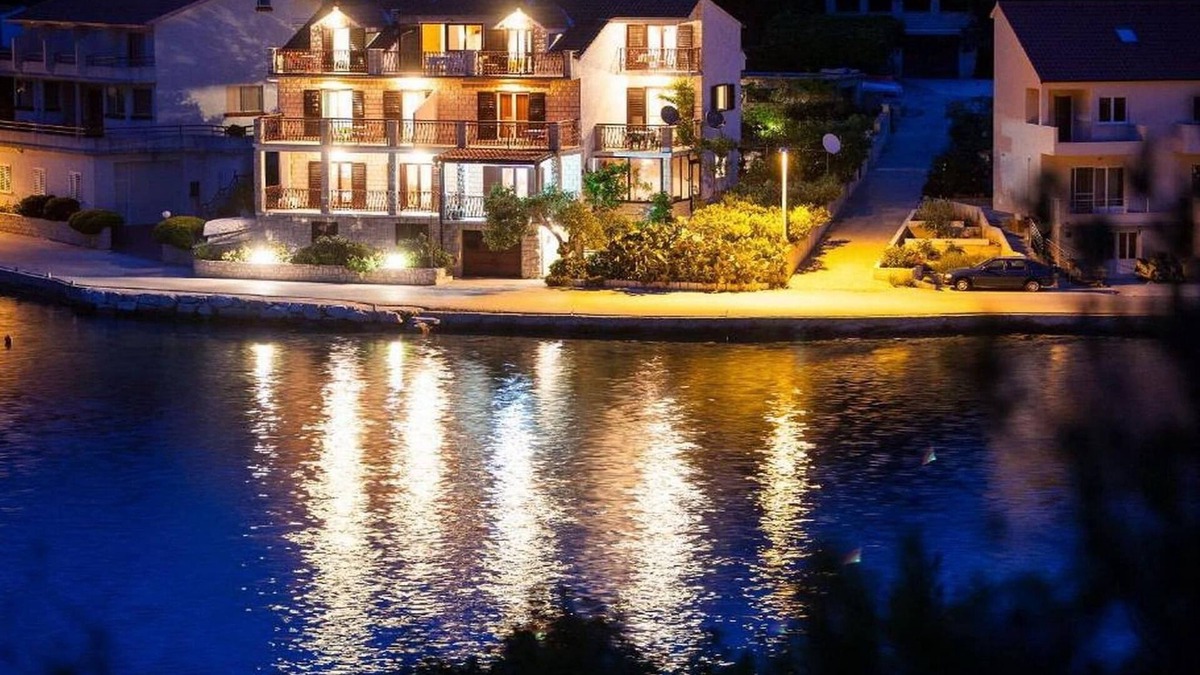 Pasadur Apartment | Apartments Malo Lago - One-Bedroom Apartment with Balcony and Sea View - 2nd floor (Apartment 6)