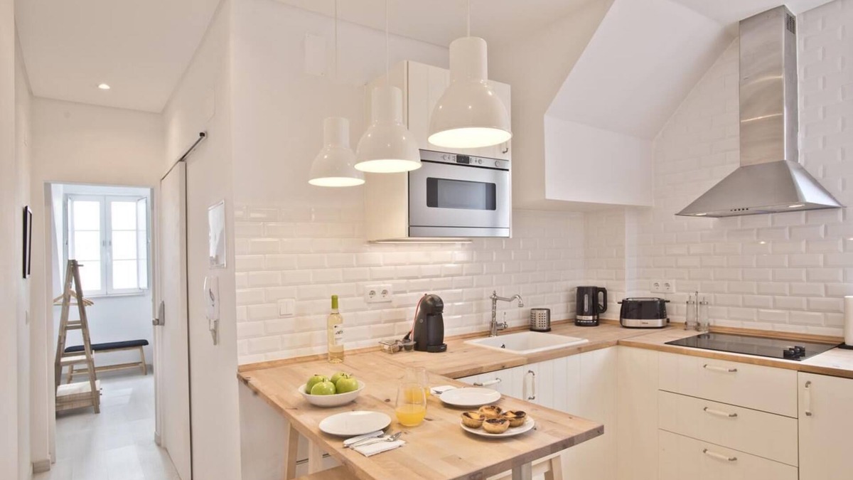 Searcy House | Apartments overlooking the Bica River