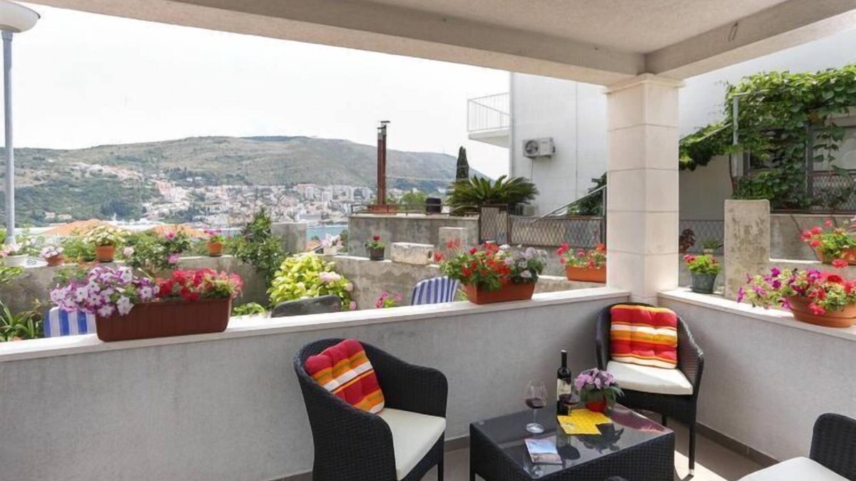 Babin Kuk Apartment | Apartments Pojko - One-Bedroom Apartment with Terrace (Yellow)