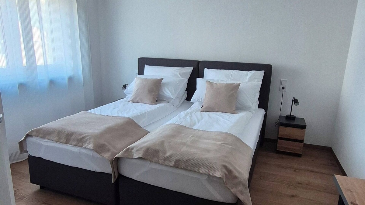 Sondelfingen Apartment | Apartments Seibel double/twin room with bathroom