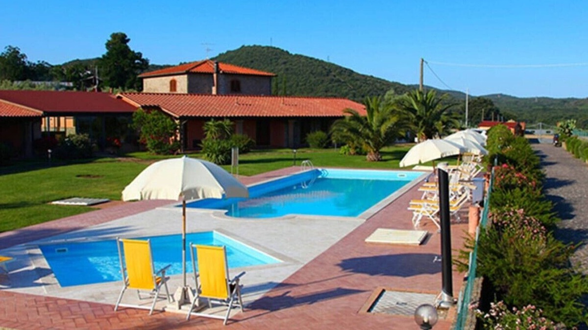 Scarlino Scalo Apartment | Apartments with pool and garden a short distance from the beach.
