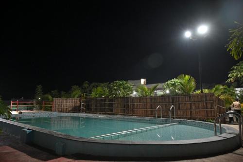 Maliwada House | Apna Farmhouse - Private Villa with Pool & Play area - Near Fort -15 min to Ellora Caves