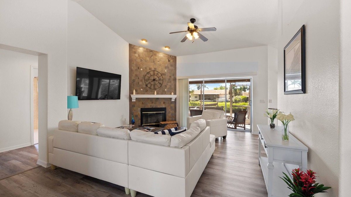 Apollo Beach House | Apollo Beach Waterfront 4BR+Dock+Near Tampa