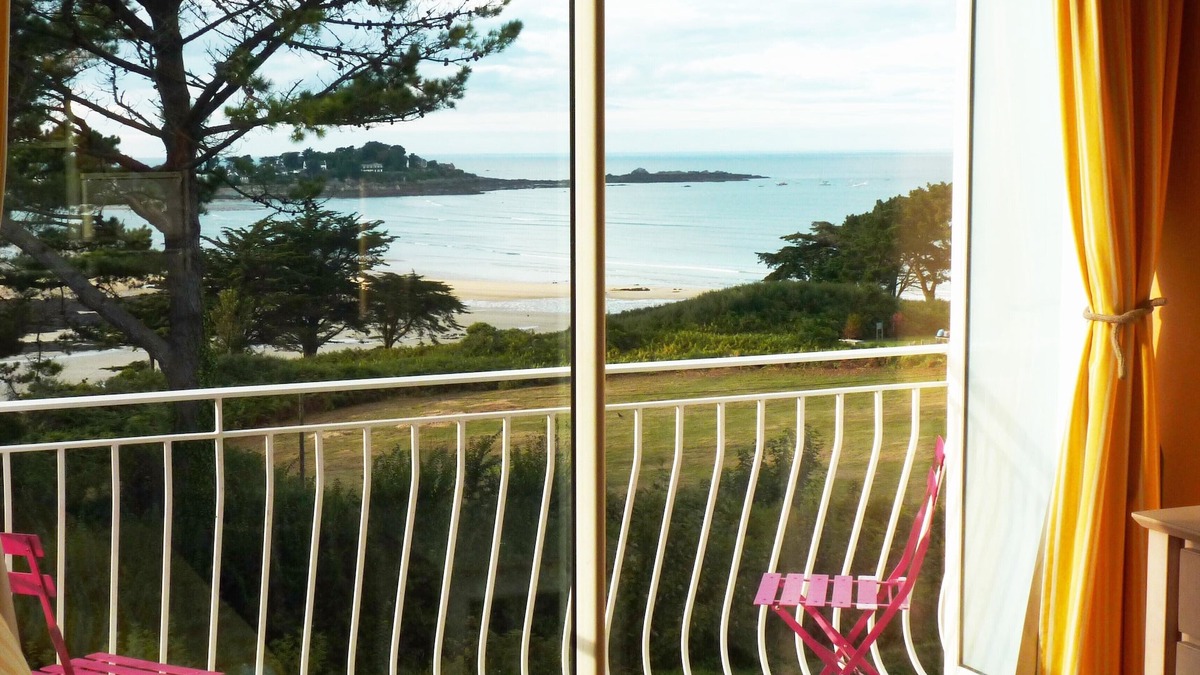 Plestin-les-Greves Apartment | App. Les Roches d'Argent-Sea View, Beaches, Heated Indoor Pool.