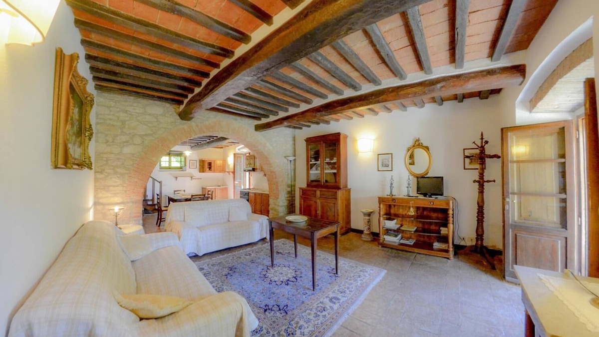 San Pietro a Cegliolo Apartment | APP. PAPAVERO x8 Beautiful farmhouse surrounded by nature, with swimming pool just 3 km from Cortona