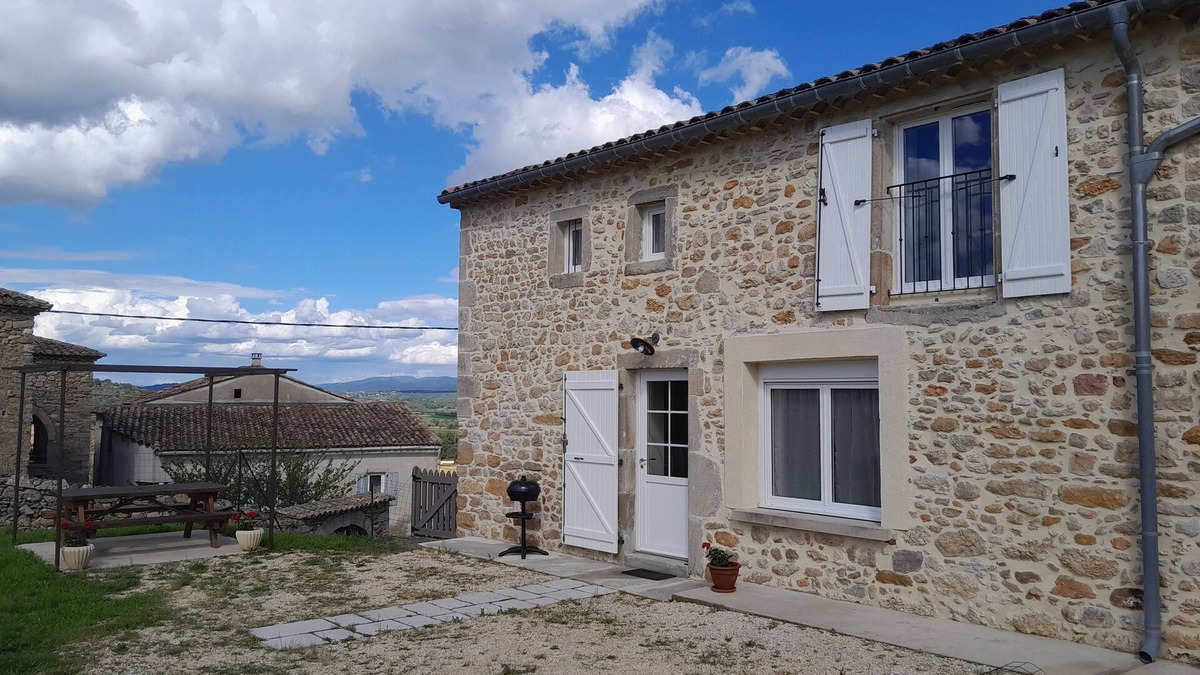 Saint-Sauveur-de-Cruzieres Apartment | Appartement 4 Personnes Dans Mas Typiquement Ardéchois