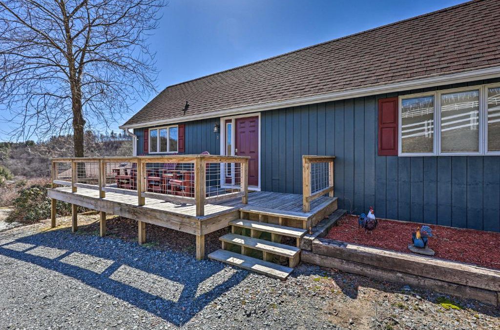 Boone Apartment | Appalachian Boone Horse Ranch Retreat with Mtn Views