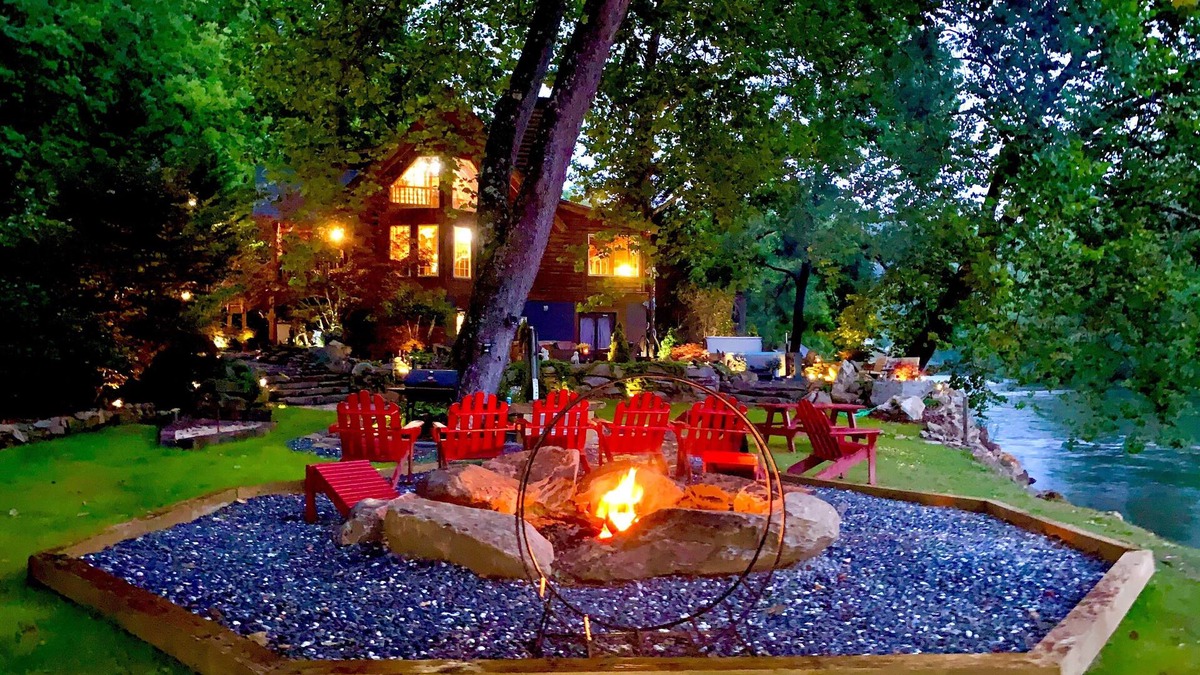 Whittier Cabin | Appalachian Log Cabin on Tuckasegee River. Pet friendly, Hot Tub, Wifi, & HBO