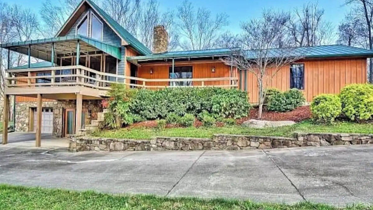 Unicoi Cabin | ✶Appalachian Mt Cabin, Mt Views, 3BR 3BA, Fiber Wifi, Family, Hiking, Waterfalls