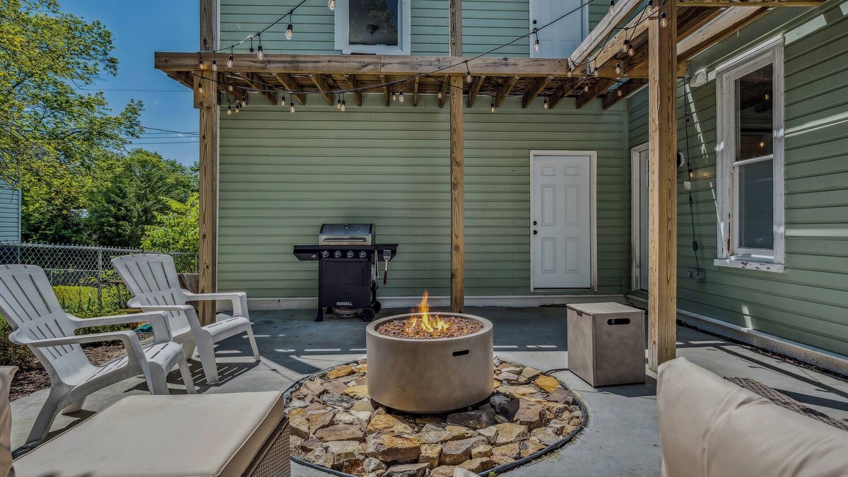 Berkeley Springs Bed & Breakfast | Appalachian Suite In Town!- The Grand Castalian Inn B&B