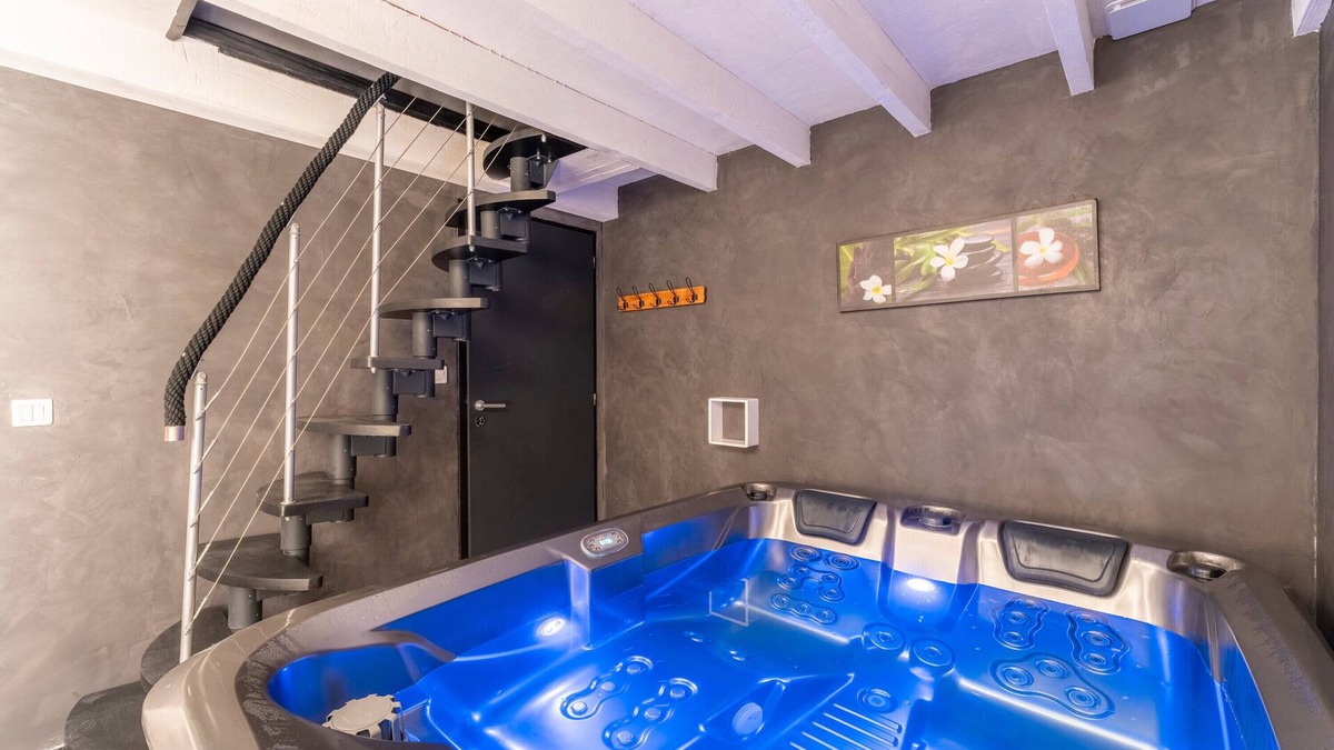 Saint-Genies-de-Malgoires Apartment | Appartment with Jacuzzi and Sauna