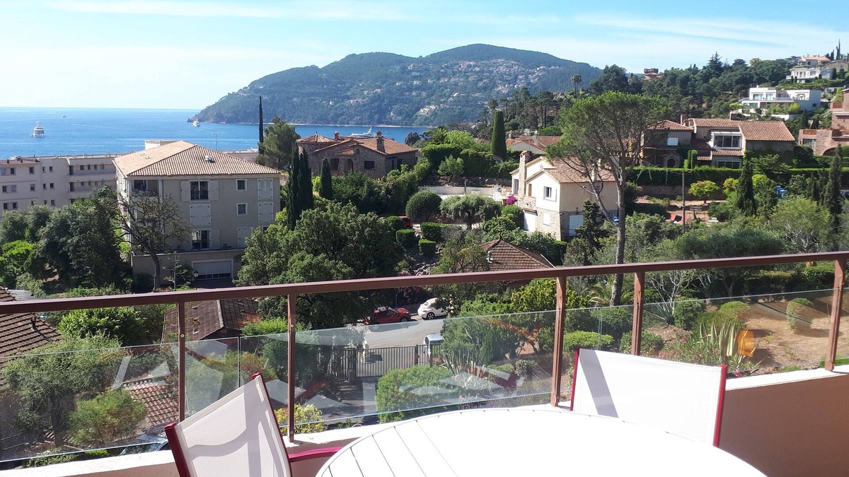 Mandelieu-la-Napoule Beach Apartment | Apparently center village la napoule