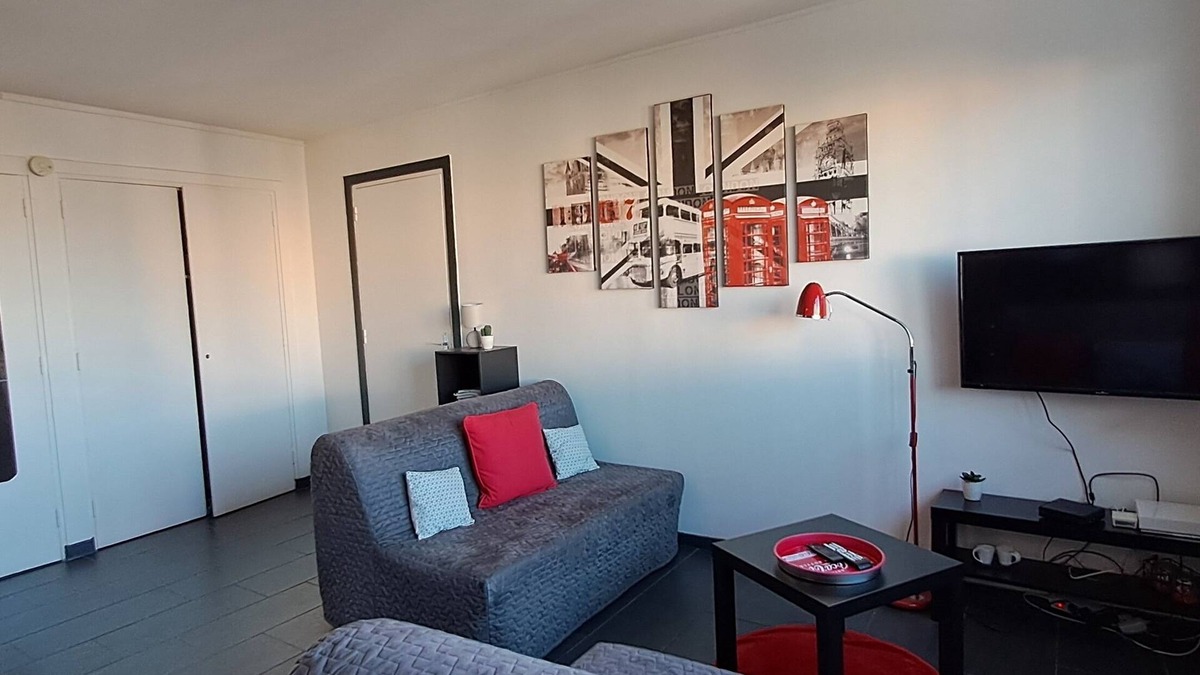 Cusset Apartment | Appart 50m²-clim, wifi, balcony, secure parking, near metro, all comforts