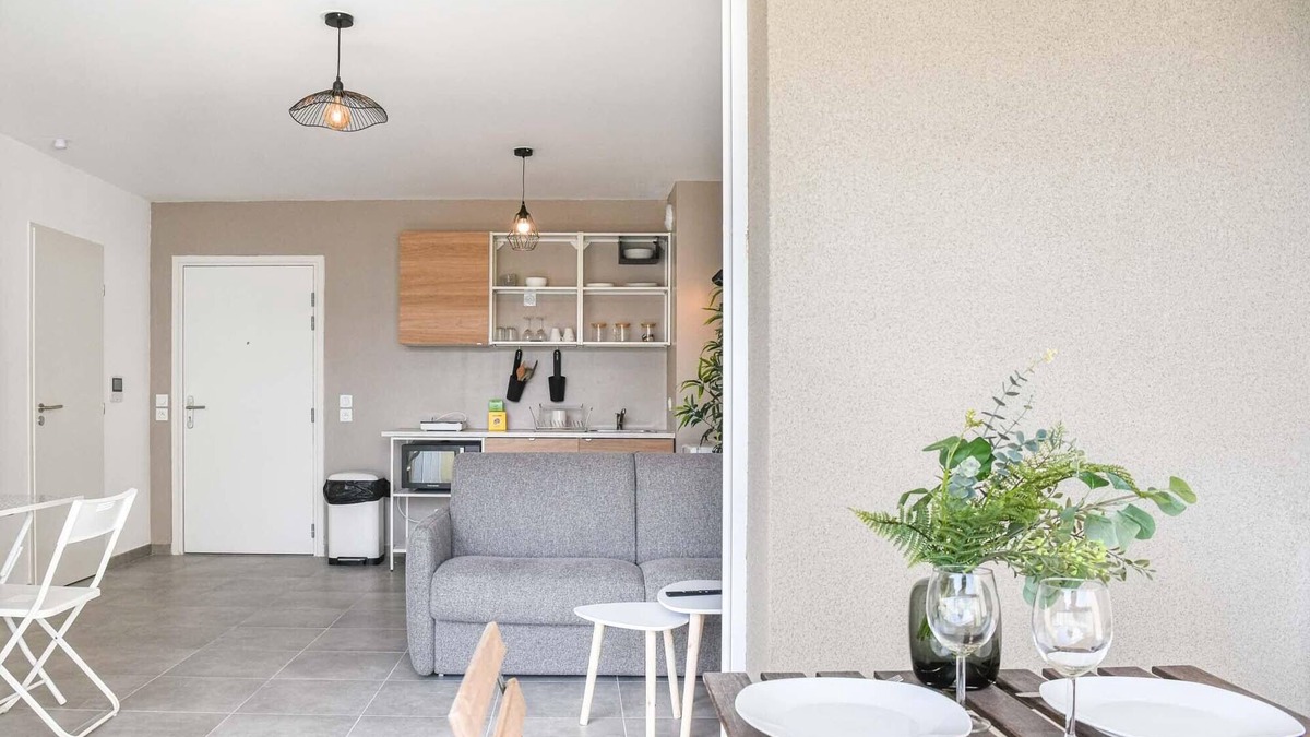 Saint-Just Apartment | Appart avec terrasse et parking à 2 min du metro