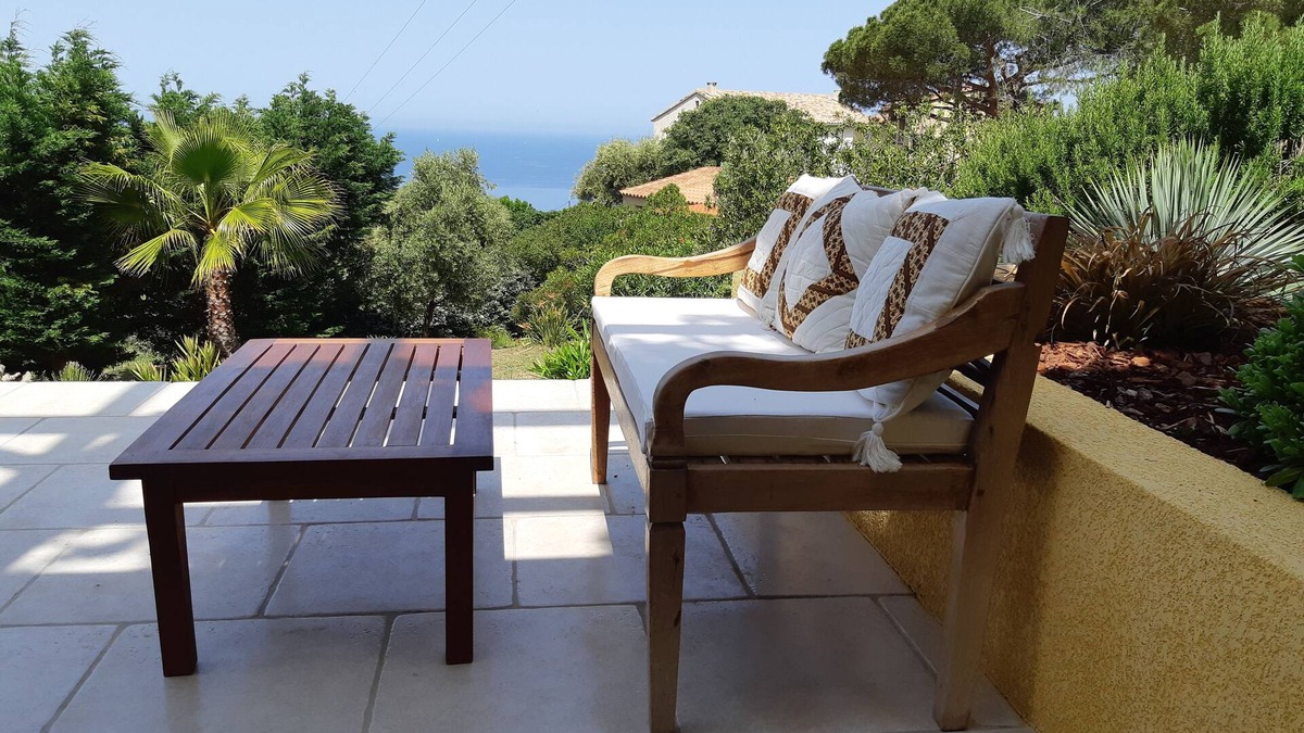 Calcatoggio Apartment | Appart , Belles Prestations Avec Terrasse vue mer Dans Villa