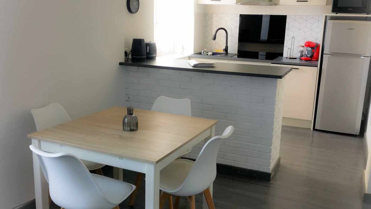 Saint-Germain-Lespinasse Apartment | Appartement à la Campagne Avec 2 Chambres! Idéal Pour se Reposer!